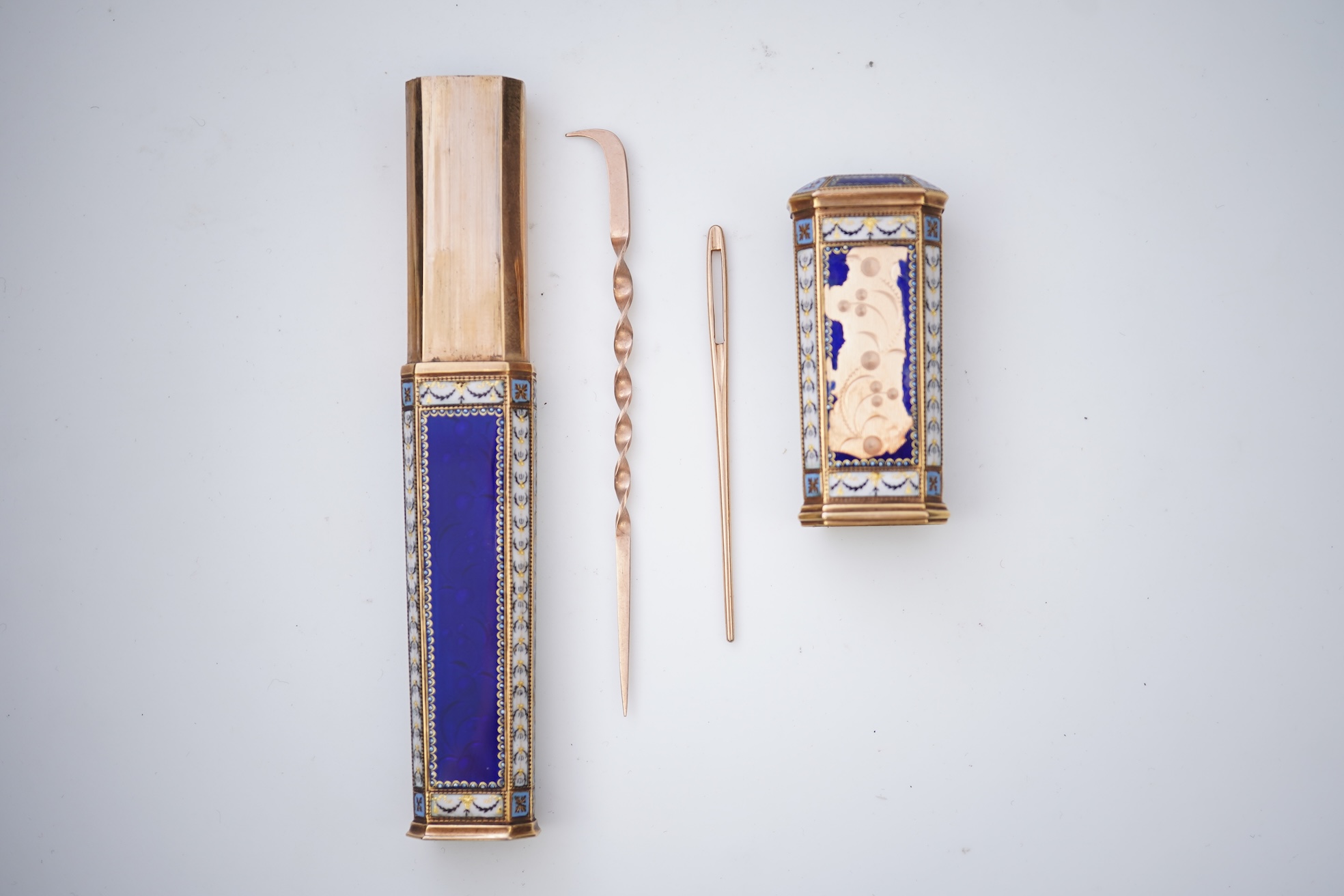 A gold and enamel etui case, probably Swiss, late 18th-19th century